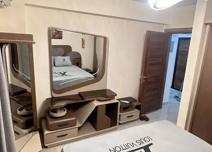 1 Bedroom With Private Rooftop In Hills Aqua Apartment *