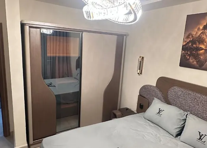 1 Bedroom With Private Rooftop In Hills Aqua Apartment *