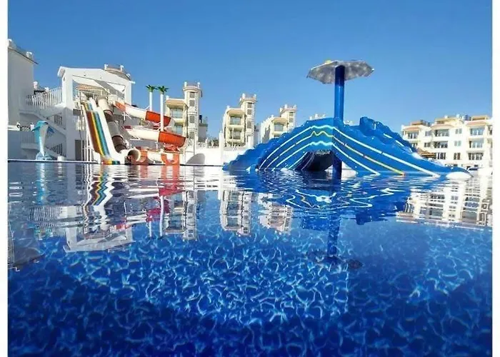 1 Bedroom With Private Rooftop In Hills Aqua Apartment *